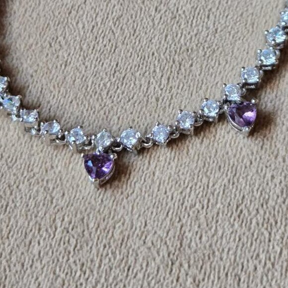 Beautiful sparkly bracelet with dangling purple hearts - Picture 3 of 5